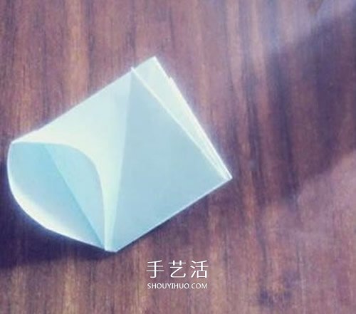 卷紙玫瑰怎么折圖解 簡(jiǎn)易版紙玫瑰的折法過程 -  rpnrmr.com