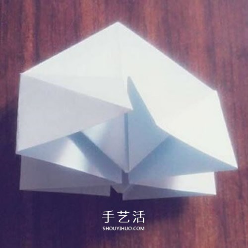 卷紙玫瑰怎么折圖解 簡(jiǎn)易版紙玫瑰的折法過程 -  rpnrmr.com