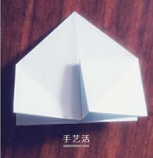 卷紙玫瑰怎么折圖解 簡(jiǎn)易版紙玫瑰的折法過程 -  rpnrmr.com