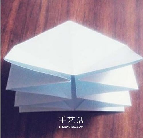 卷紙玫瑰怎么折圖解 簡(jiǎn)易版紙玫瑰的折法過程 -  rpnrmr.com