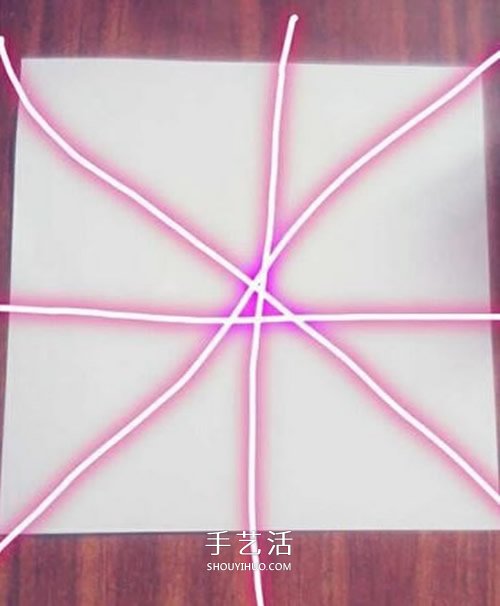 卷紙玫瑰怎么折圖解 簡(jiǎn)易版紙玫瑰的折法過程 -  rpnrmr.com