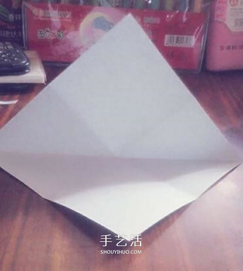 卷紙玫瑰怎么折圖解 簡(jiǎn)易版紙玫瑰的折法過程 -  rpnrmr.com