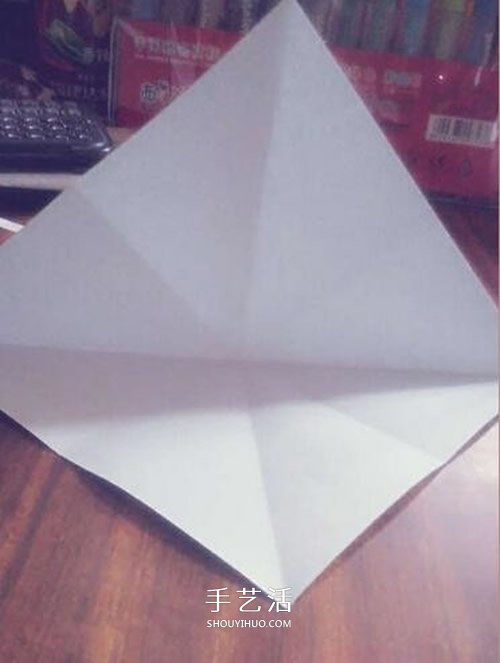 卷紙玫瑰怎么折圖解 簡(jiǎn)易版紙玫瑰的折法過程 -  rpnrmr.com