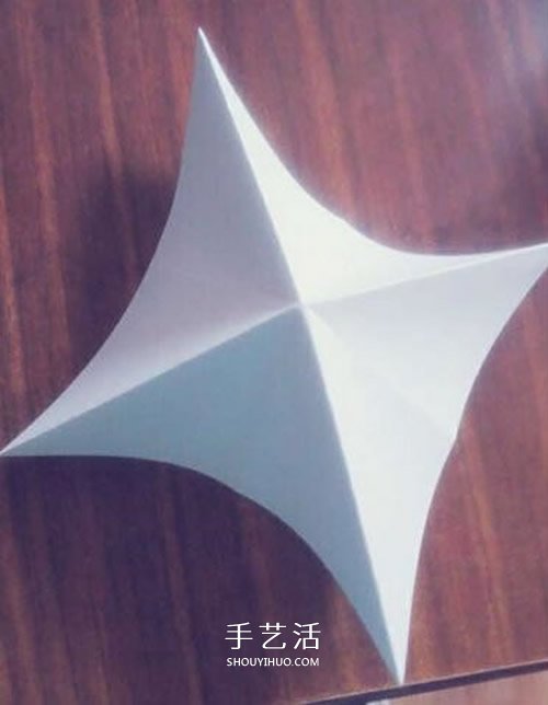 卷紙玫瑰怎么折圖解 簡(jiǎn)易版紙玫瑰的折法過程 -  rpnrmr.com