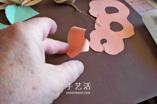 卡紙玫瑰花的做法圖解 簡單彩色紙玫瑰制作 -  rpnrmr.com