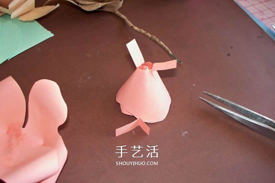 卡紙玫瑰花的做法圖解 簡單彩色紙玫瑰制作 -  rpnrmr.com