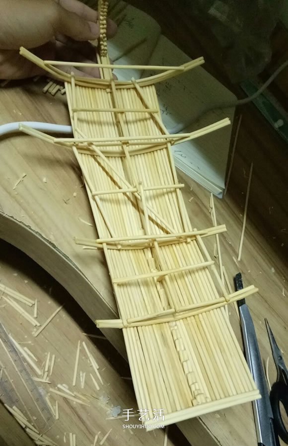 古代戰(zhàn)船模型手工制作 純以一次性筷子完成 -  rpnrmr.com
