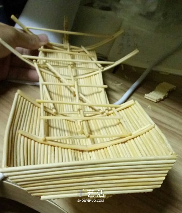 古代戰(zhàn)船模型手工制作 純以一次性筷子完成 -  rpnrmr.com