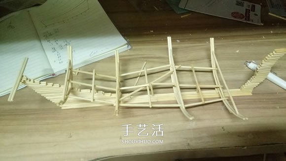 古代戰(zhàn)船模型手工制作 純以一次性筷子完成 -  rpnrmr.com