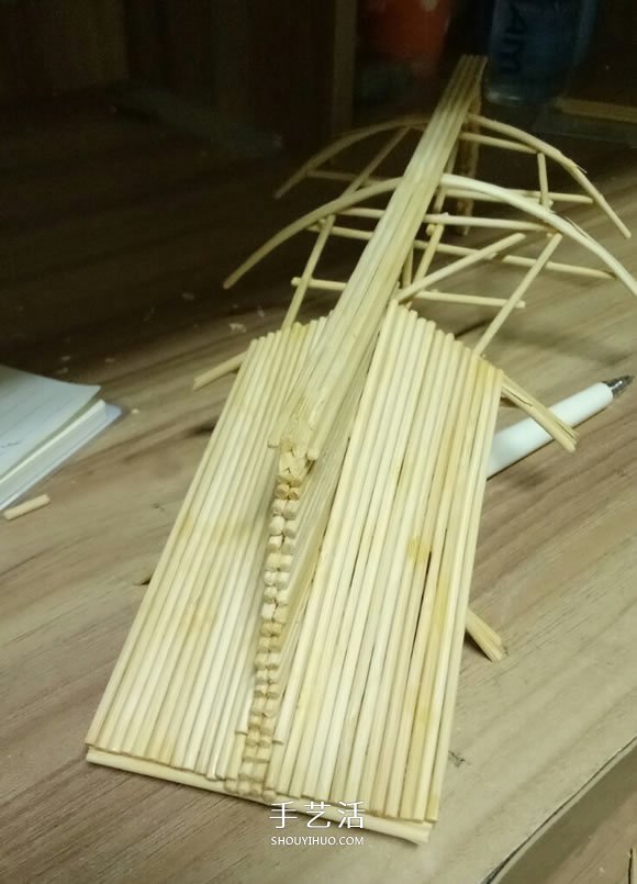 古代戰(zhàn)船模型手工制作 純以一次性筷子完成 -  rpnrmr.com