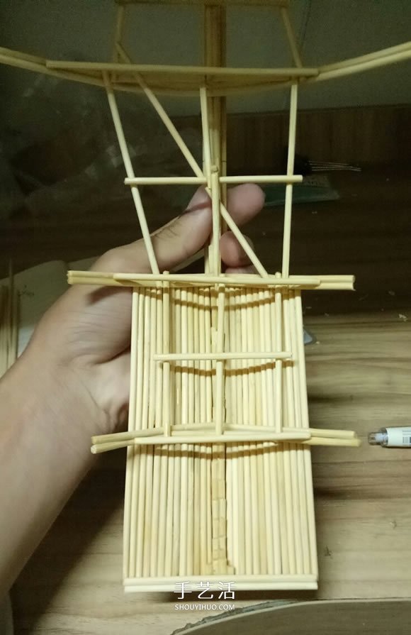 古代戰(zhàn)船模型手工制作 純以一次性筷子完成 -  rpnrmr.com