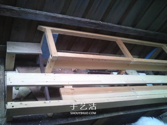 舊的原木床架改造利用 DIY制作花架的過(guò)程 -  rpnrmr.com
