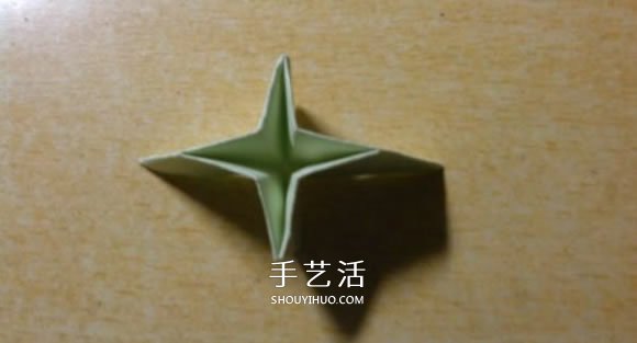 鏤空紙花球怎么折圖解 簡(jiǎn)單手工花球的折法 -  rpnrmr.com