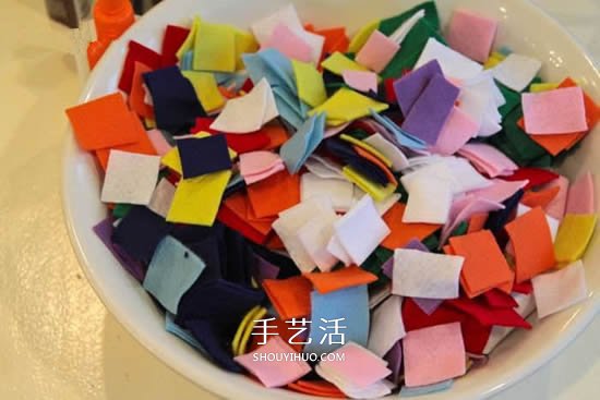 不織布做多彩圣誕花環(huán) 最簡(jiǎn)單布藝圣誕花環(huán)DIY -  rpnrmr.com