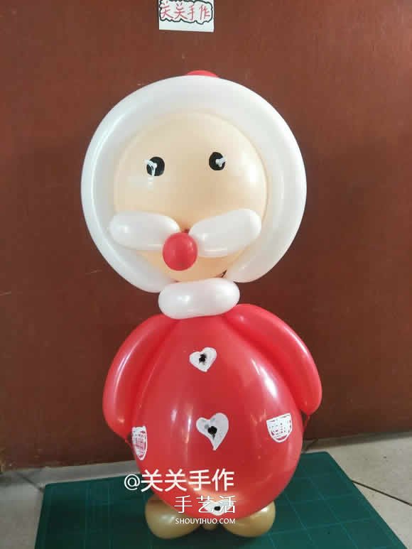 給孩子的圣誕禮物：手拿氣球圣誕老人的做法 -  rpnrmr.com