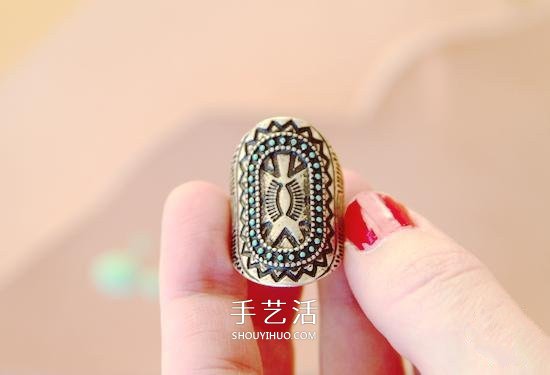 簡單的指甲油小改造 讓金屬戒指擁有美麗色彩 -  rpnrmr.com