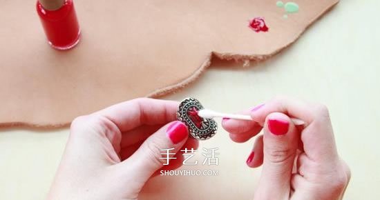 簡單的指甲油小改造 讓金屬戒指擁有美麗色彩 -  rpnrmr.com