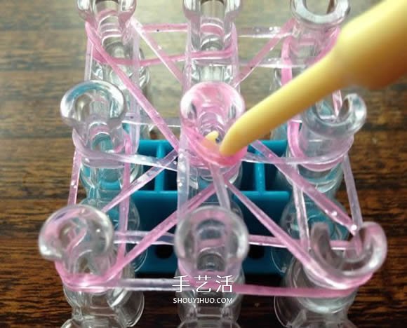 怎樣用橡皮筋編織戒指 編成漂亮的花朵造型 -  rpnrmr.com