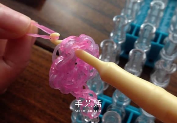 怎樣用橡皮筋編織戒指 編成漂亮的花朵造型 -  rpnrmr.com