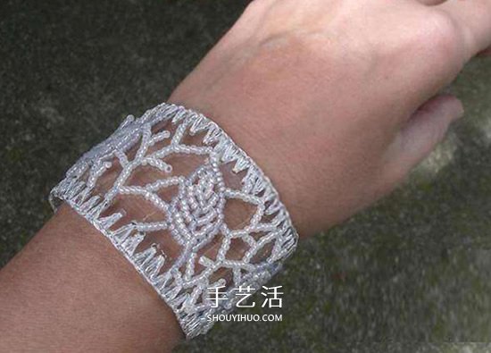 礦泉水瓶廢物利用 制作漂亮的串珠手鐲圖解 -  rpnrmr.com