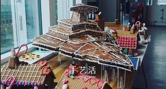 圣誕節(jié)傳統(tǒng)的姜餅屋 轉(zhuǎn)變成星際大戰(zhàn)風(fēng)戰(zhàn)艦 -  rpnrmr.com