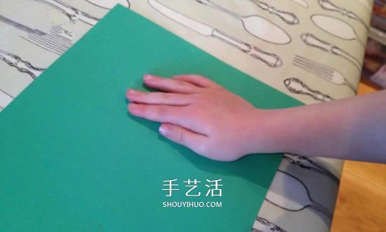 創(chuàng)意兒童生日賀卡制作 用卡紙剪兩個可愛手掌 -  rpnrmr.com
