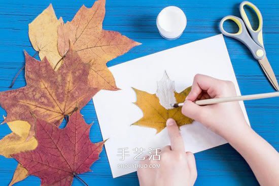 簡(jiǎn)單的萬(wàn)圣節(jié)幽靈制作 兒童做落葉幽靈的方法 -  rpnrmr.com