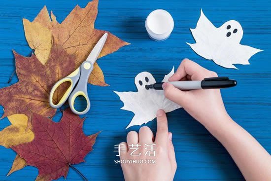 簡(jiǎn)單的萬(wàn)圣節(jié)幽靈制作 兒童做落葉幽靈的方法 -  rpnrmr.com