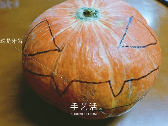 用真的南瓜手工制作有趣的萬圣節(jié)南瓜燈方法 -  rpnrmr.com