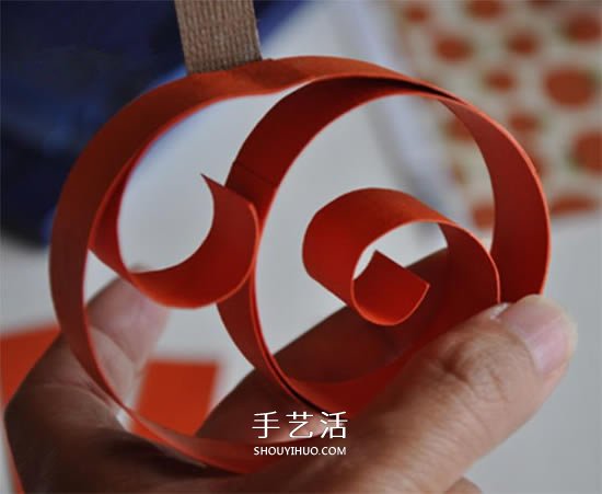 卡紙手工制作南瓜和樹葉 做成漂亮萬圣節(jié)掛飾 -  rpnrmr.com