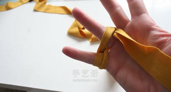 舊T恤編織手鏈的方法 粗獷風(fēng)男士手鏈DIY -  rpnrmr.com
