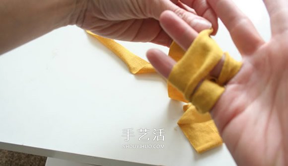 舊T恤編織手鏈的方法 粗獷風(fēng)男士手鏈DIY -  rpnrmr.com