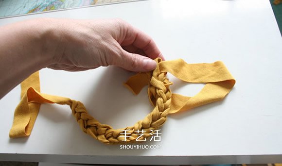 舊T恤編織手鏈的方法 粗獷風(fēng)男士手鏈DIY -  rpnrmr.com
