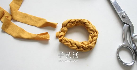 舊T恤編織手鏈的方法 粗獷風(fēng)男士手鏈DIY -  rpnrmr.com