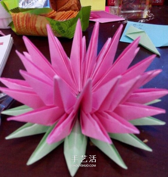 超簡(jiǎn)單的折紙教程 美麗荷花的折法步驟圖解 -  rpnrmr.com