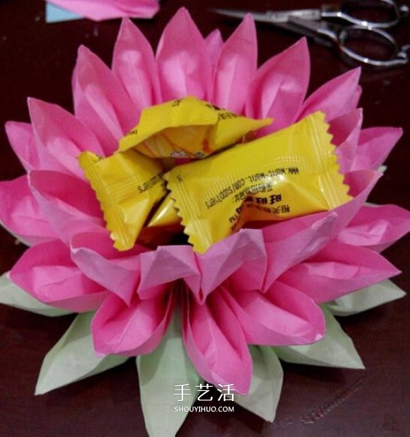 超簡(jiǎn)單的折紙教程 美麗荷花的折法步驟圖解 -  rpnrmr.com