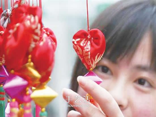 中國(guó)傳統(tǒng)香包的做法 不織布DIY心形香包圖解 -  rpnrmr.com