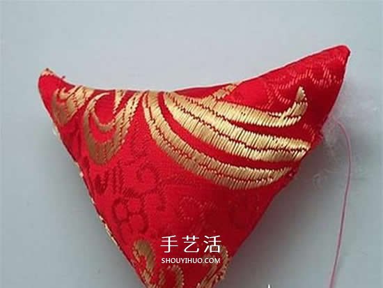 中國(guó)傳統(tǒng)香包的做法 不織布DIY心形香包圖解 -  rpnrmr.com