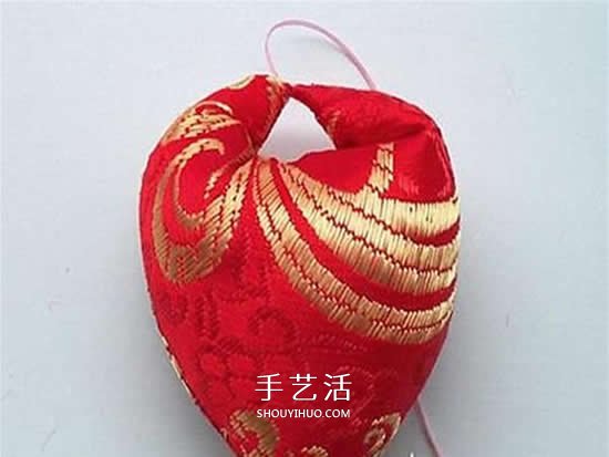 中國(guó)傳統(tǒng)香包的做法 不織布DIY心形香包圖解 -  rpnrmr.com