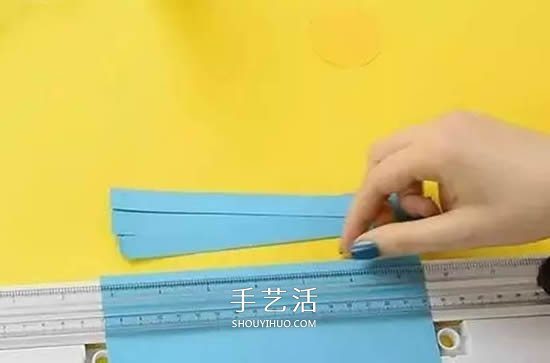 重陽(yáng)節(jié)兒童小手工 漂亮又可愛(ài)卡紙菊花的做法 -  rpnrmr.com