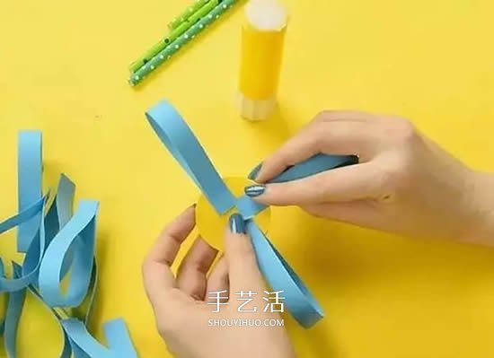 重陽(yáng)節(jié)兒童小手工 漂亮又可愛(ài)卡紙菊花的做法 -  rpnrmr.com