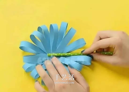 重陽(yáng)節(jié)兒童小手工 漂亮又可愛(ài)卡紙菊花的做法 -  rpnrmr.com