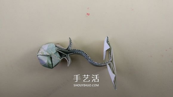 紙幣折心花怒放的方法 情人節(jié)愛心玫瑰花折法 -  rpnrmr.com