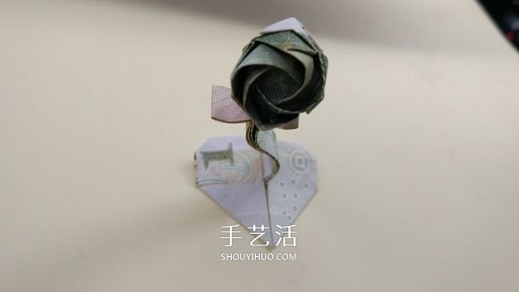 紙幣折心花怒放的方法 情人節(jié)愛心玫瑰花折法 -  rpnrmr.com