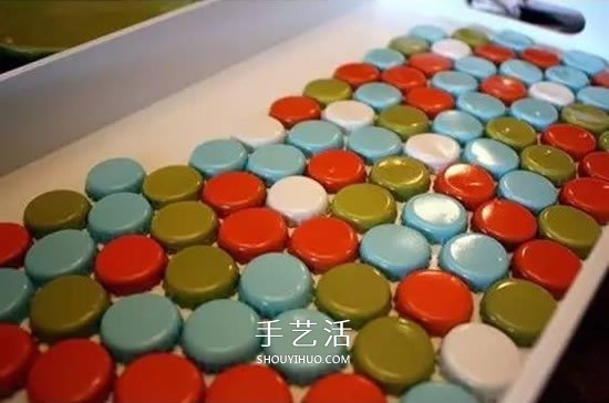 瓶蓋廢物利用 把木托盤(pán)改造成泡茶墊子的方法 -  rpnrmr.com