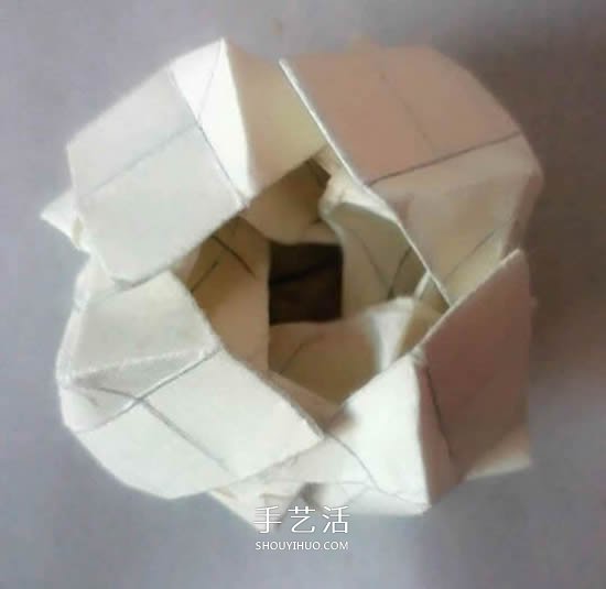 情人節(jié)前練練手 美麗紙玫瑰花的折疊步驟圖 -  rpnrmr.com