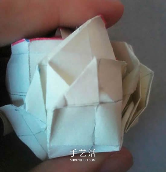 情人節(jié)前練練手 美麗紙玫瑰花的折疊步驟圖 -  rpnrmr.com