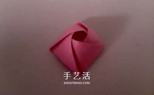 簡(jiǎn)單紙玫瑰花的折法 像是還未完全綻放的結(jié)構(gòu) -  rpnrmr.com