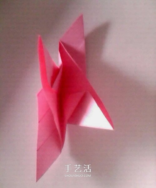 簡(jiǎn)單紙玫瑰花的折法 像是還未完全綻放的結(jié)構(gòu) -  rpnrmr.com