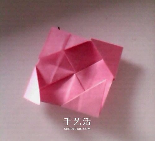 簡(jiǎn)單紙玫瑰花的折法 像是還未完全綻放的結(jié)構(gòu) -  rpnrmr.com